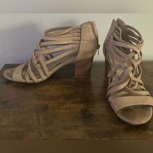 Sophisticated beige (low) high heels